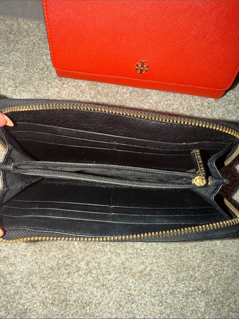 Tory Burch Black Leather Zip Wallet with Gold Logo Studs - Picture 3 of 10